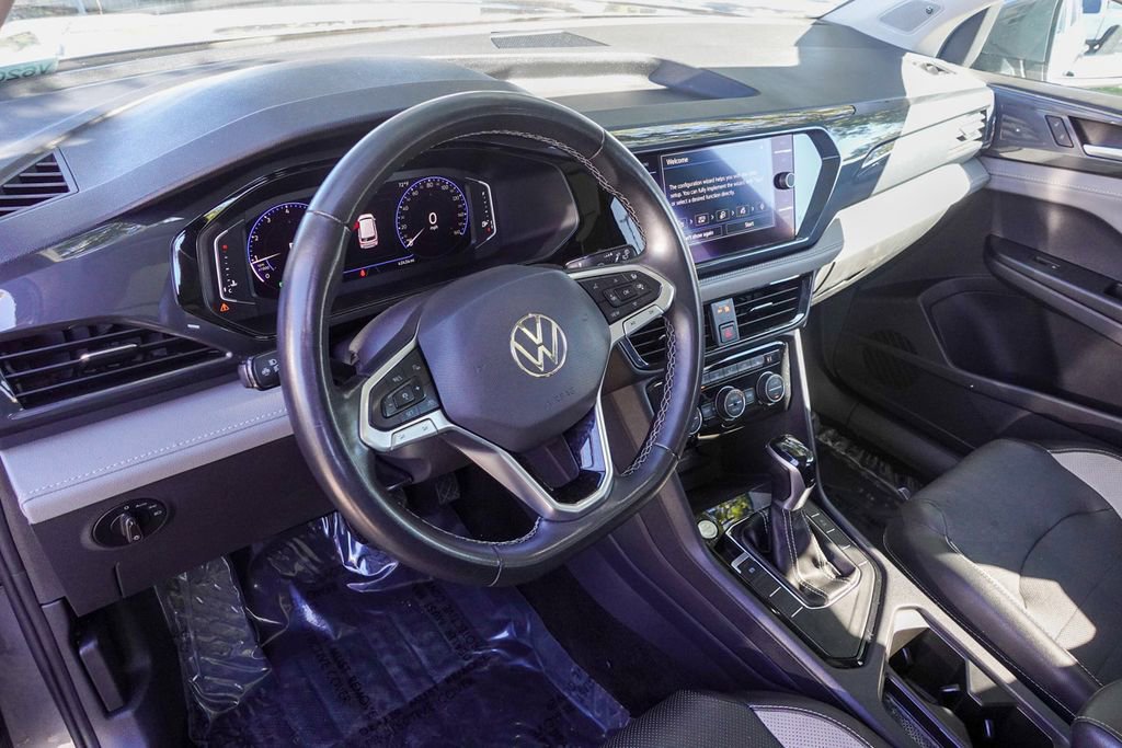 Used 2022 Volkswagen Taos SEL w/ Panoramic Sunroof Package image 12
