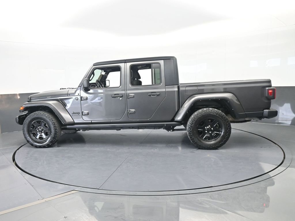Used 2022 Jeep Gladiator Sport image 3