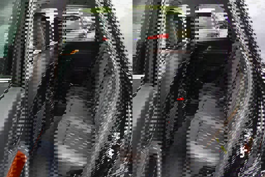 Used 2023 Audi Q5 2.0T Premium w/ Convenience Package image 17