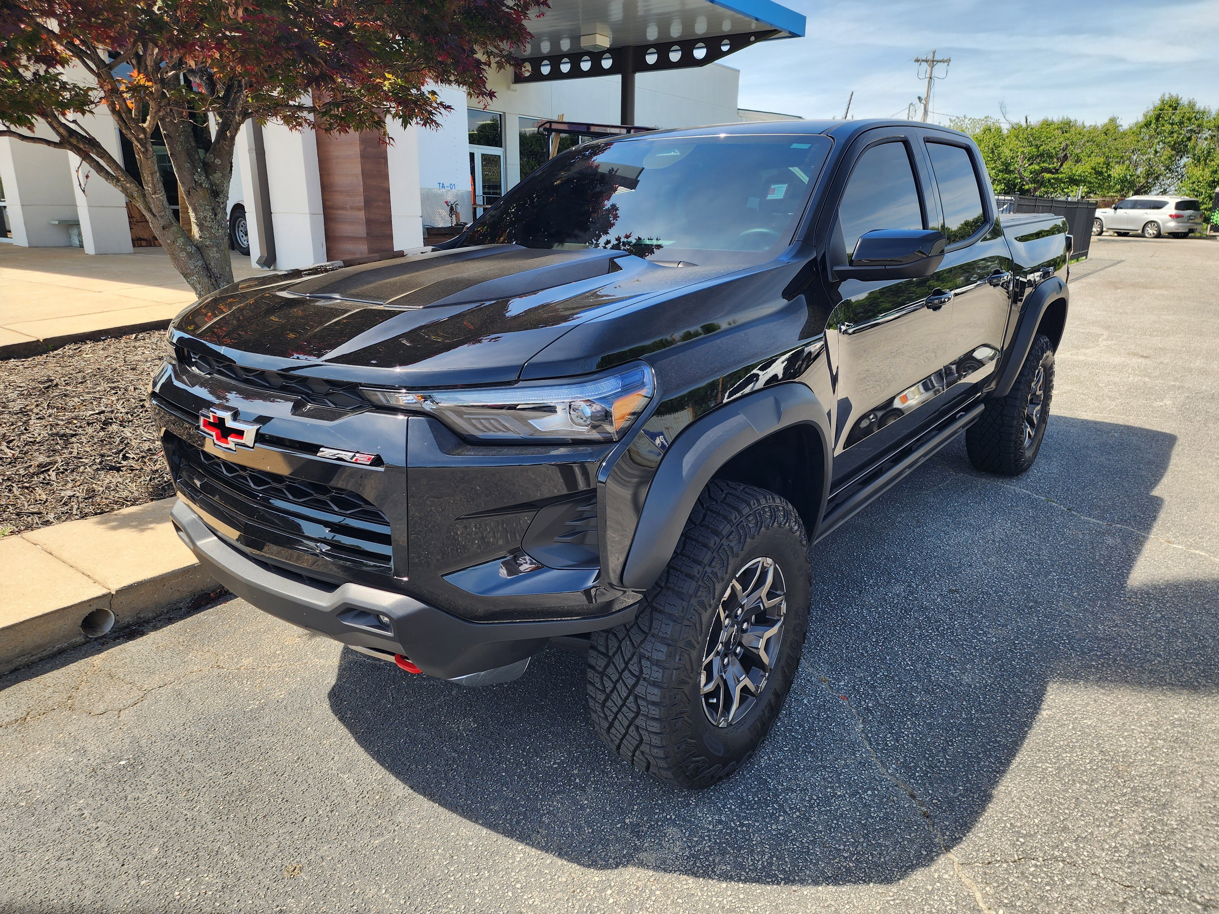 Used 2024 Chevrolet Colorado ZR2 w/ ZR2 Convenience Package III AWD/4WD image 3