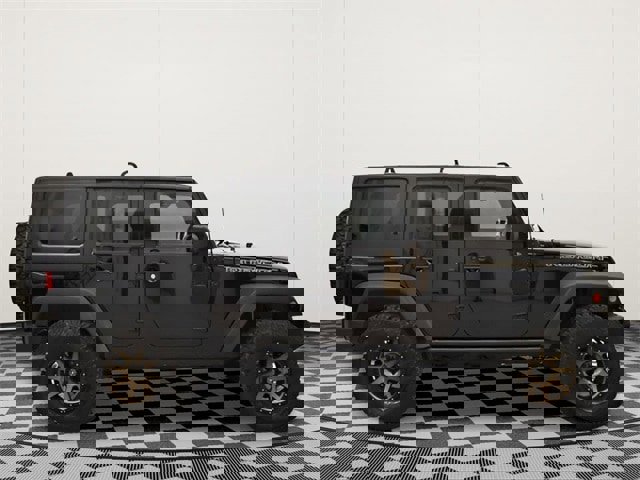 Used 2017 Jeep Wrangler Unlimited Rubicon w/ Cold Weather Group image 2