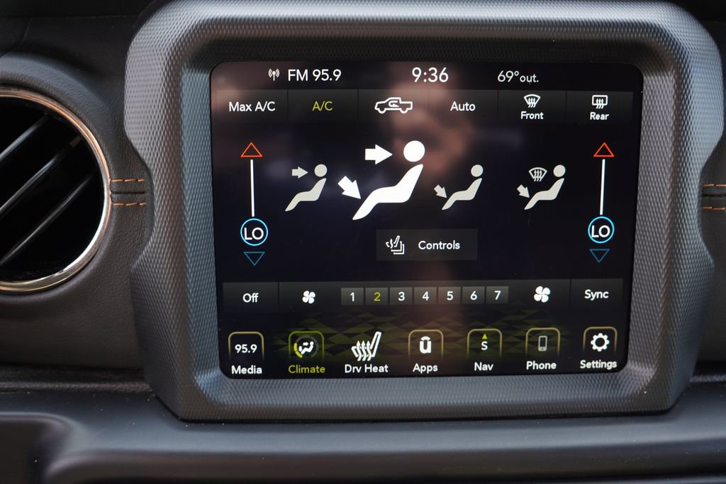 Used 2022 Jeep Gladiator Overland AWD/4WD image 27