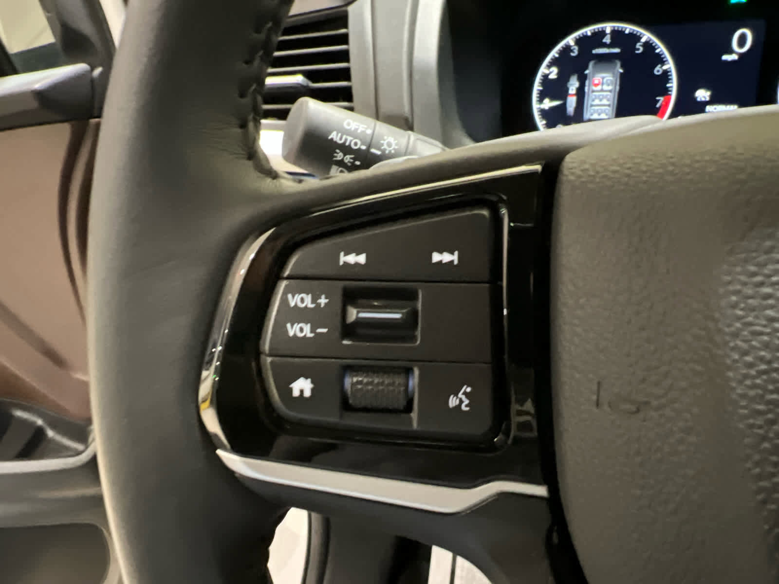 Certified 2025 Honda Odyssey Touring image 27