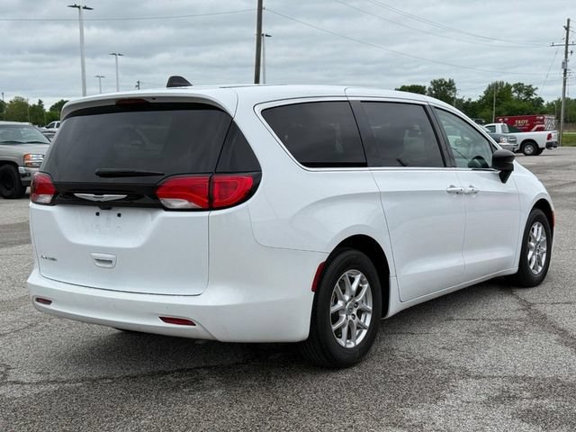 Used 2024 Chrysler Voyager LX FWD image 5