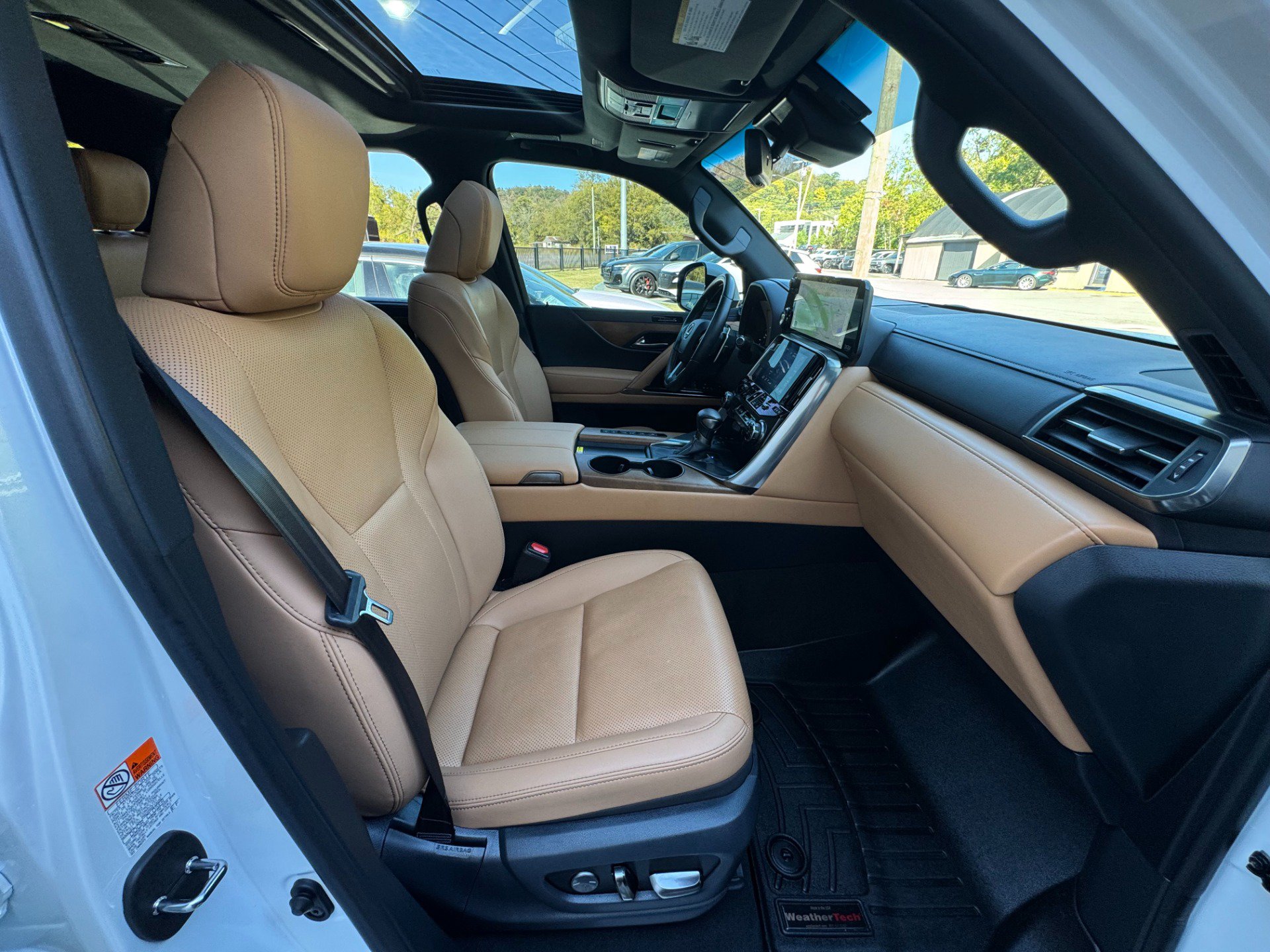 Used 2024 Lexus LX 600 4WD w/ Luxury Package image 21