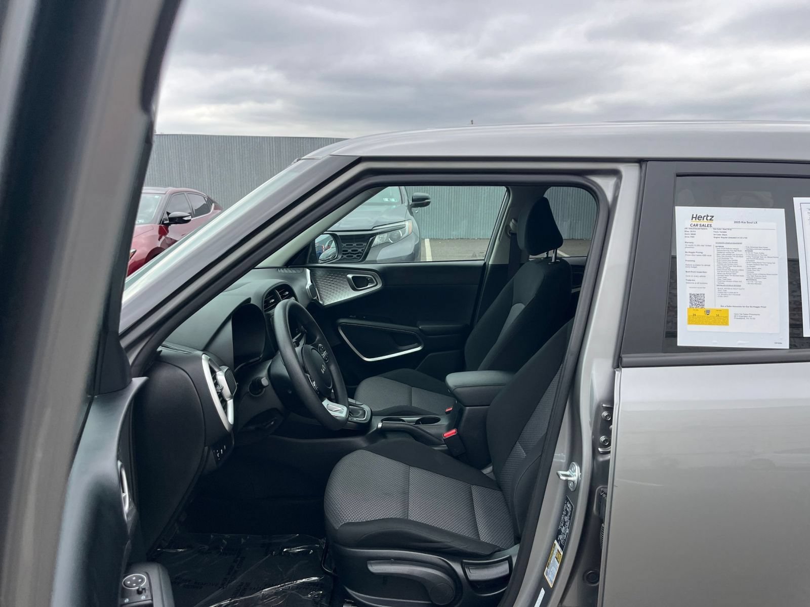 Used 2025 Kia Soul LX w/ LX Technology Package FWD image 24
