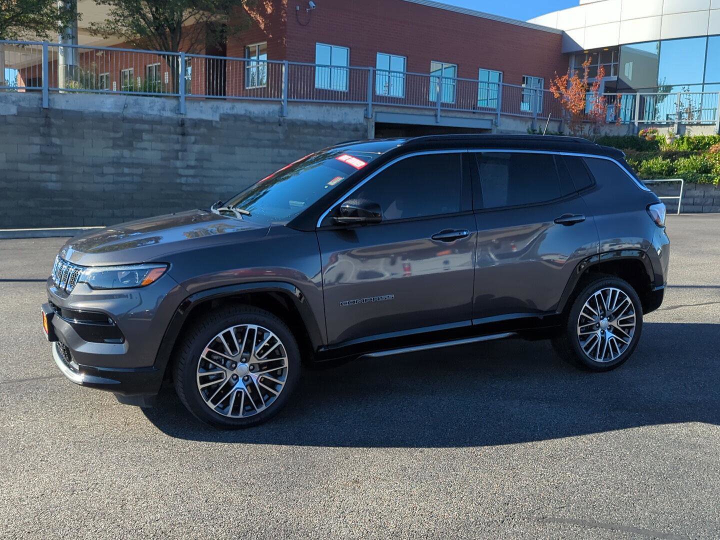 Used 2023 Jeep Compass Limited w/ Elite Group image 3