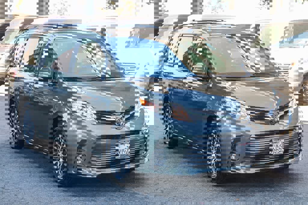 Used 2020 Toyota Sienna XLE Premium image 3