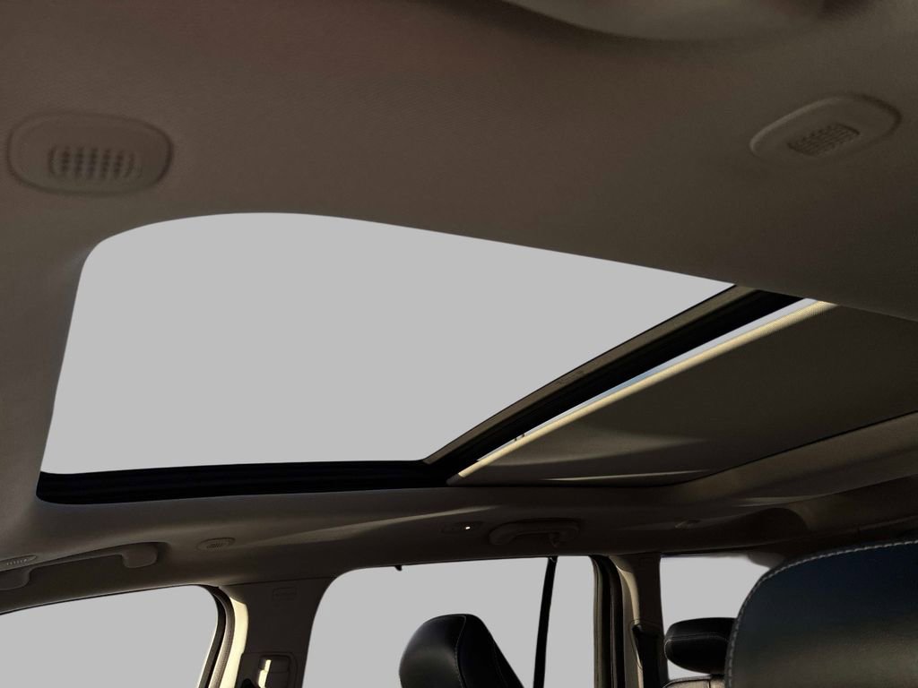 Used 2023 Jeep Grand Cherokee 4WD 4xe w/ Luxury Tech Group II image 20