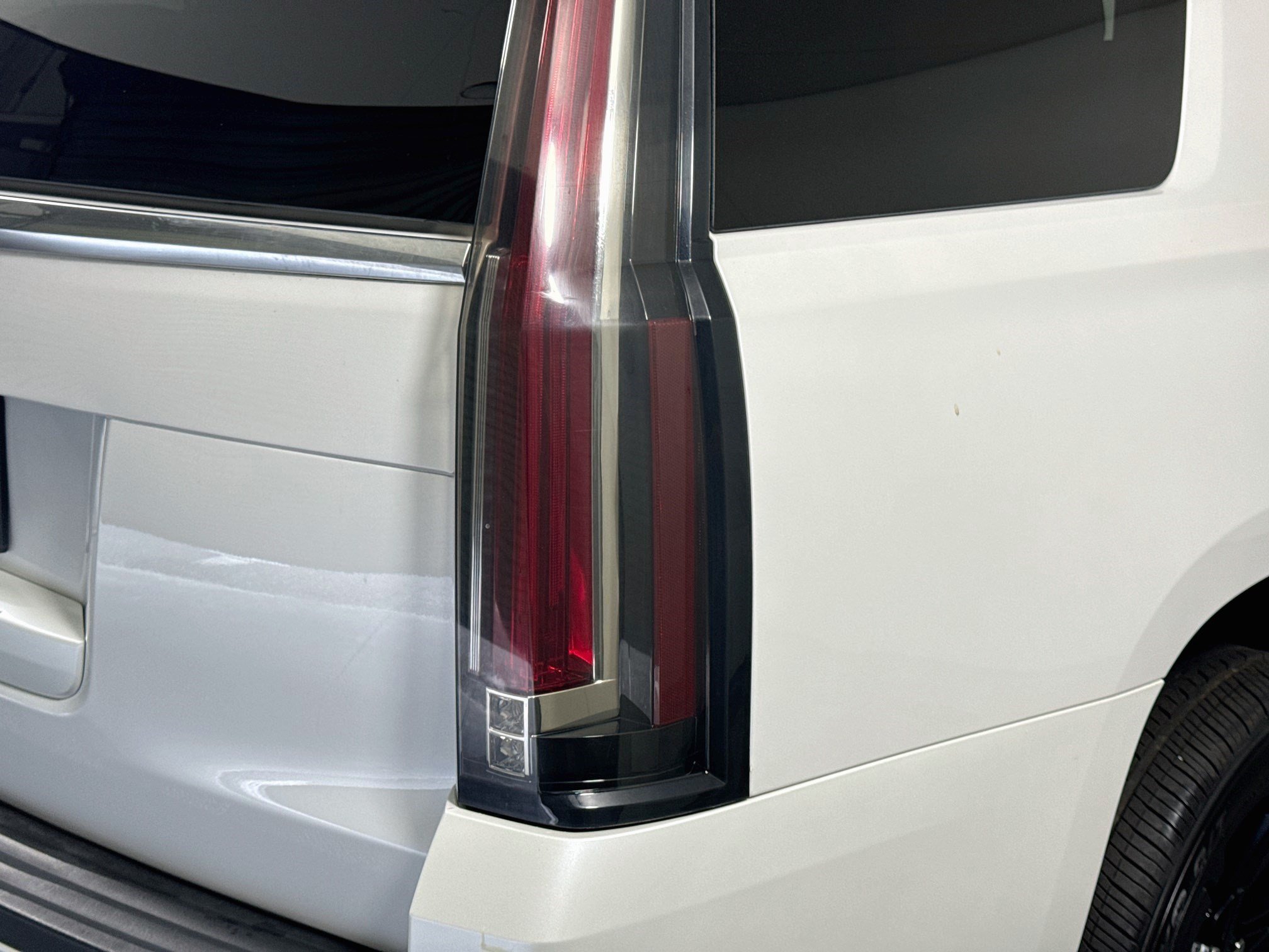 Used 2019 Cadillac Escalade Platinum AWD/4WD image 34