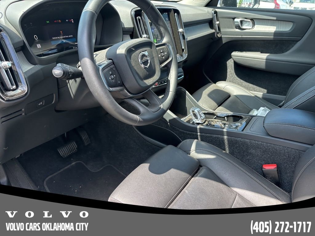 Used 2025 Volvo XC40 B5 Plus image 7