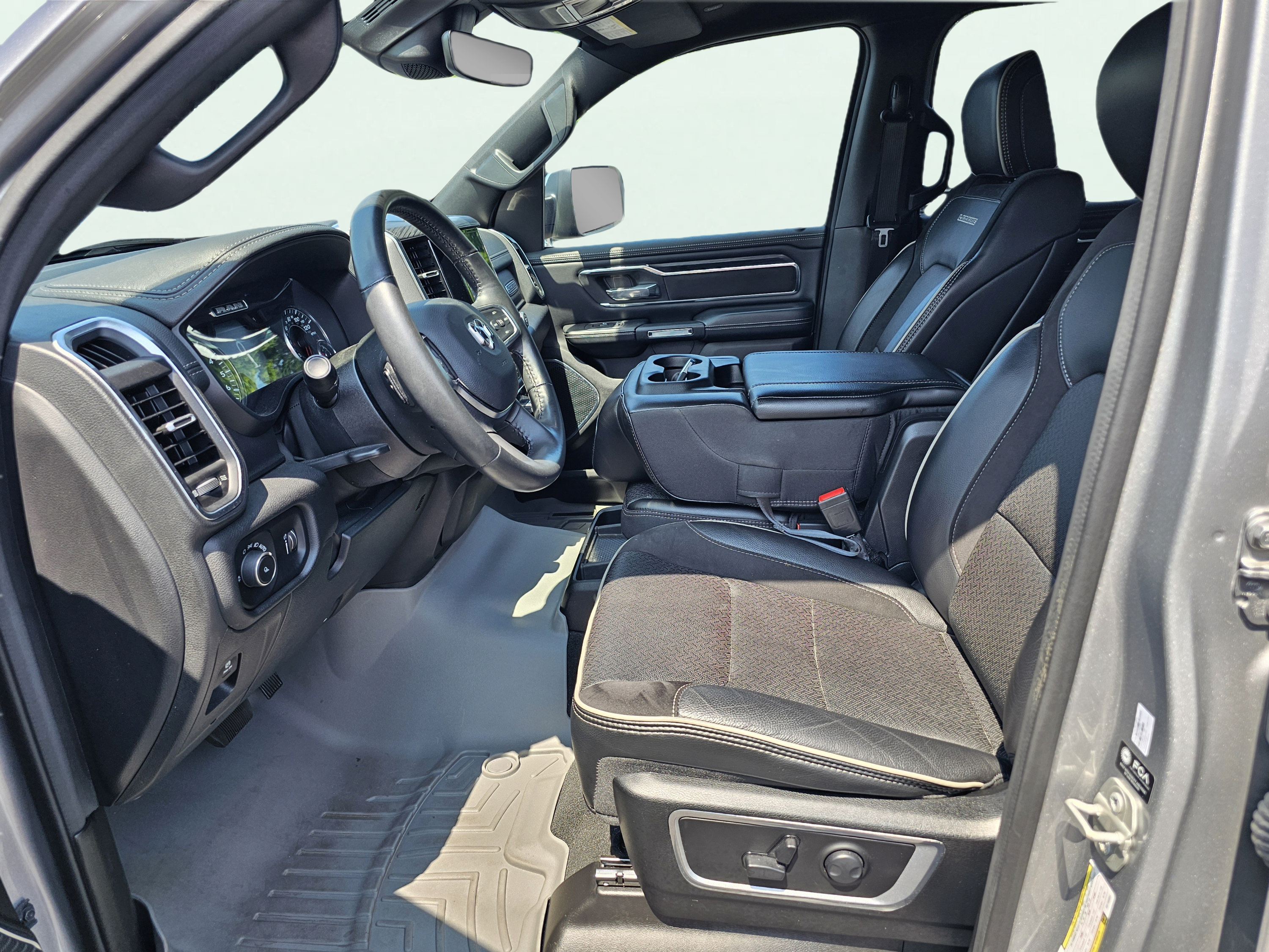 Used 2024 RAM 1500 Laramie AWD/4WD image 18