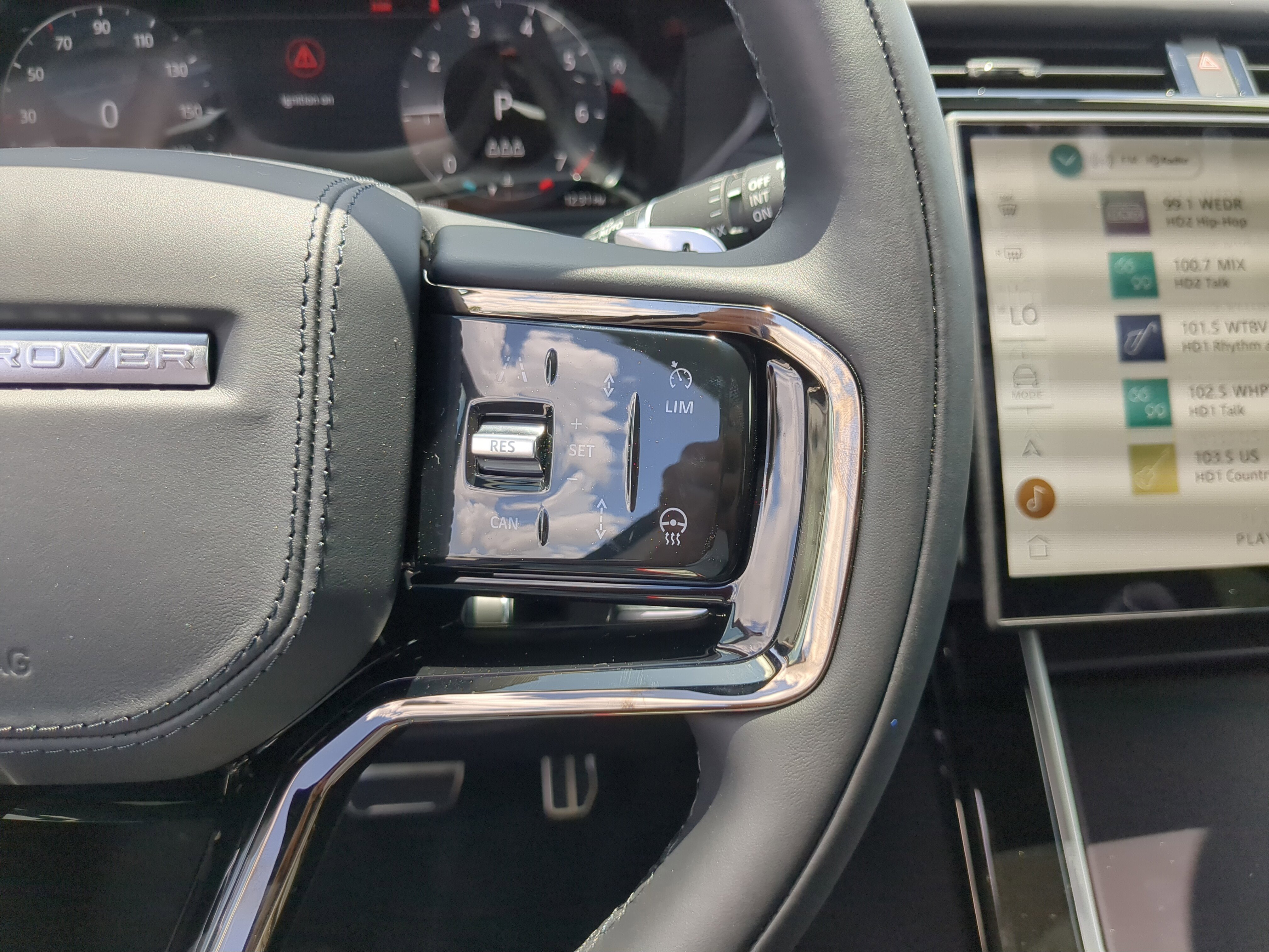 New 2026 Land Rover Range Rover Velar Dynamic SE image 28