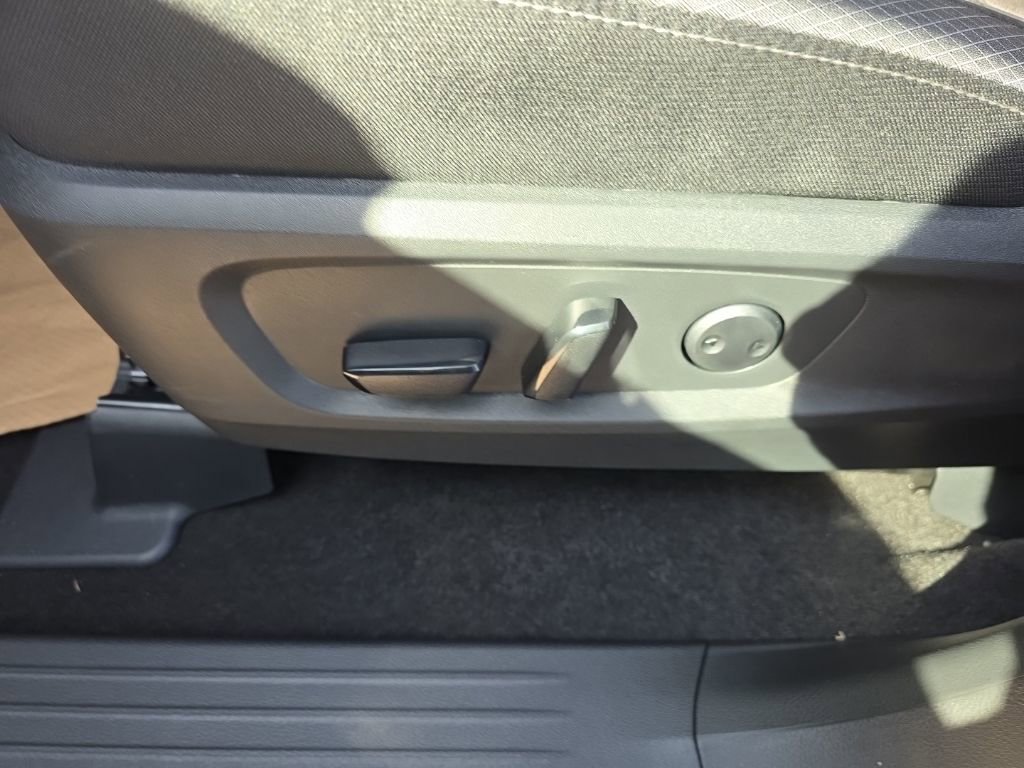 New 2025 Nissan Pathfinder SV image 18