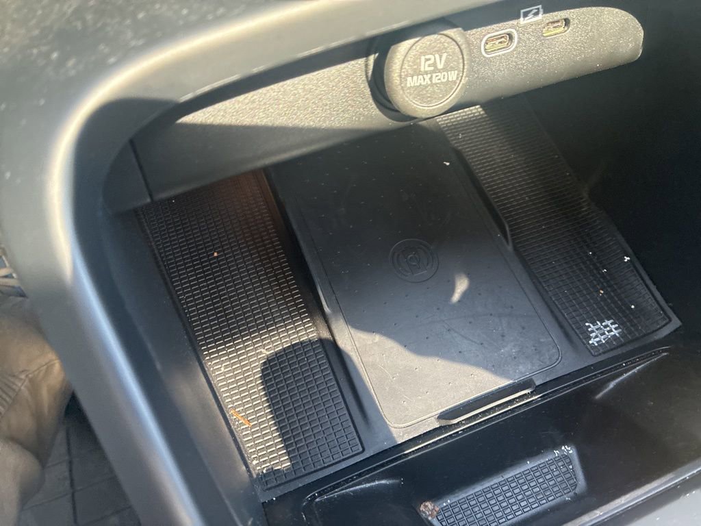 Used 2024 Volvo XC40 B5 Core image 10