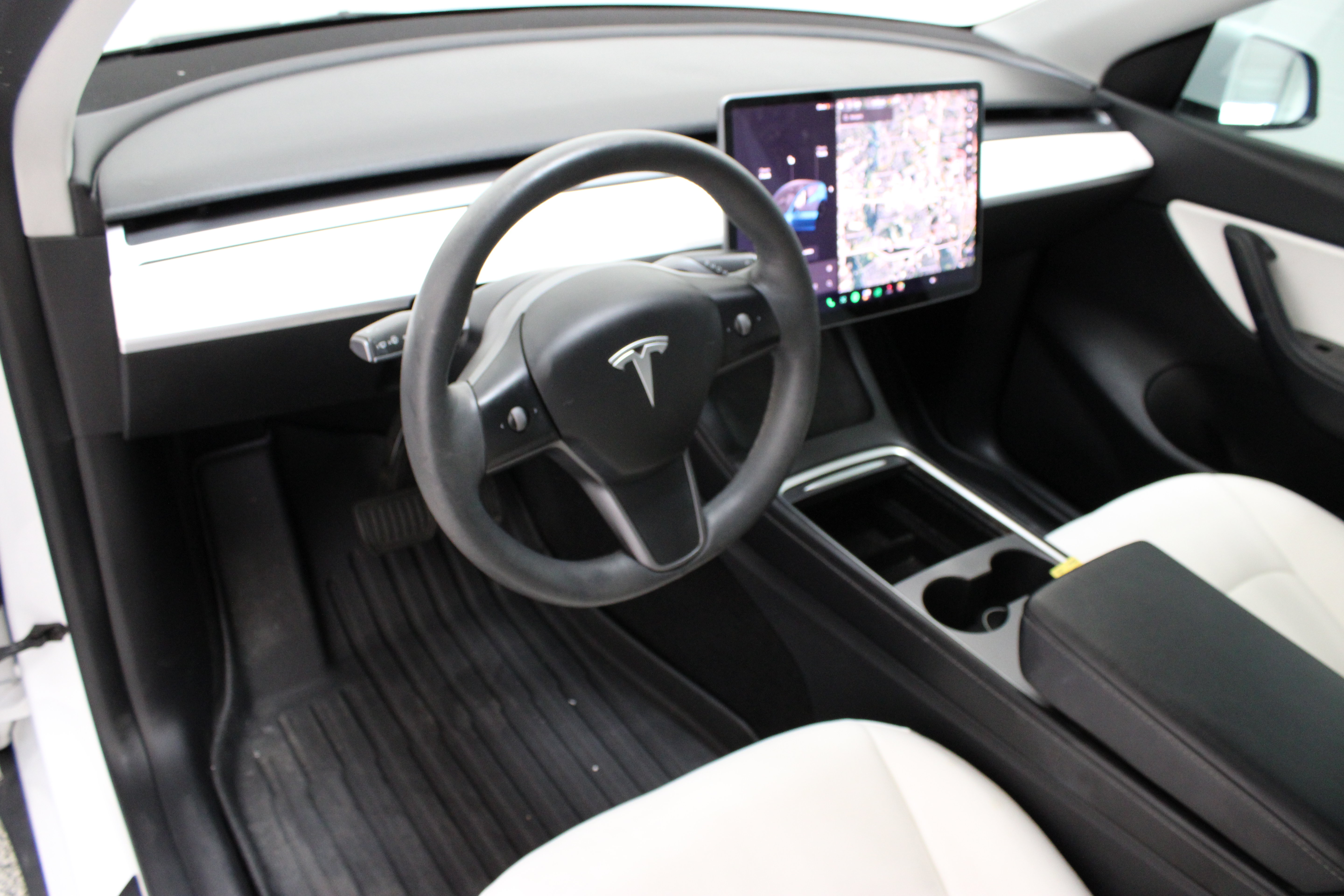 Used 2021 Tesla Model Y Long Range AWD/4WD image 13