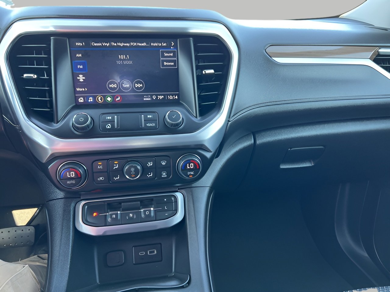 Used 2023 GMC Acadia SLE w/ Driver Convenience Package image 10