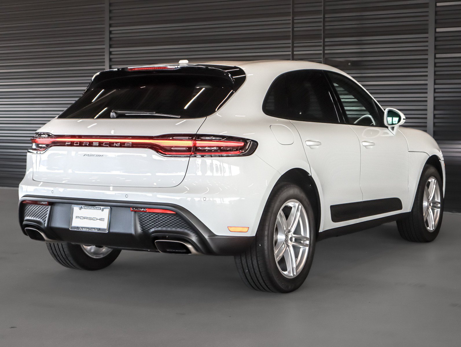 Used 2026 Porsche Macan AWD/4WD image 10