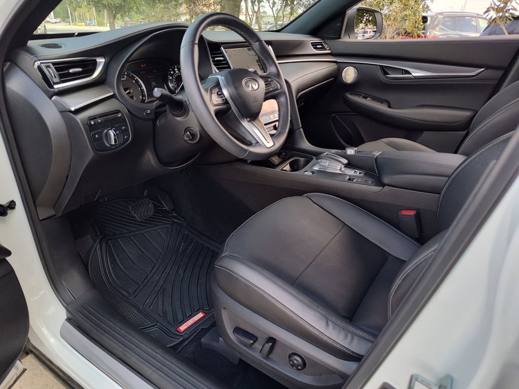 Used 2025 INFINITI QX55 Essential w/ Cargo Package image 2
