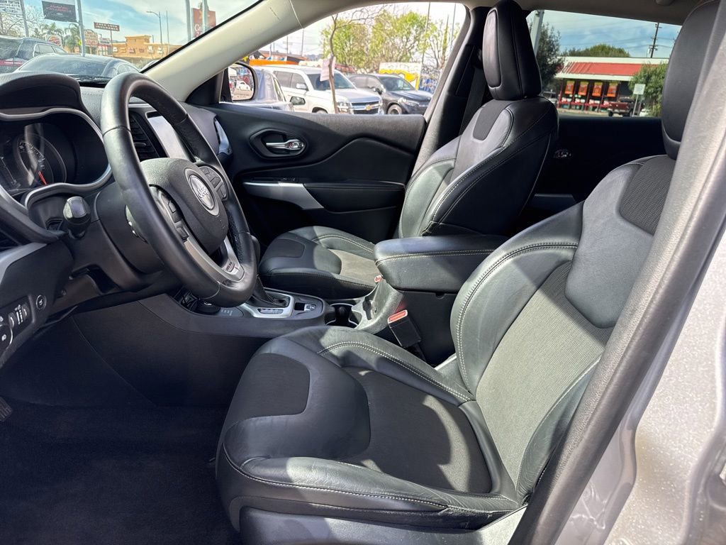 Used 2018 Jeep Cherokee Latitude Plus w/ Comfort/Convenience Group image 9