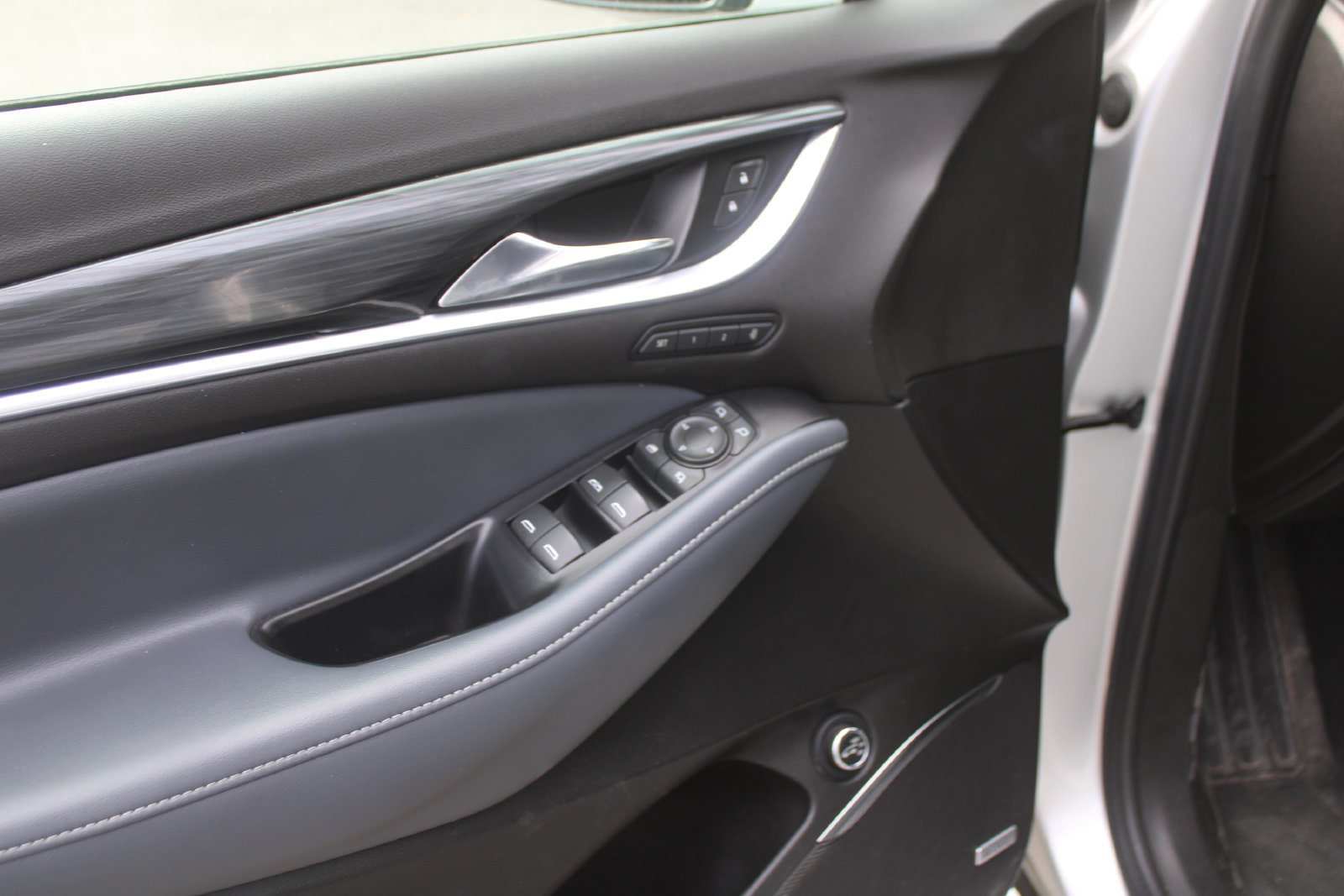 Used 2022 Buick Enclave Premium FWD image 20