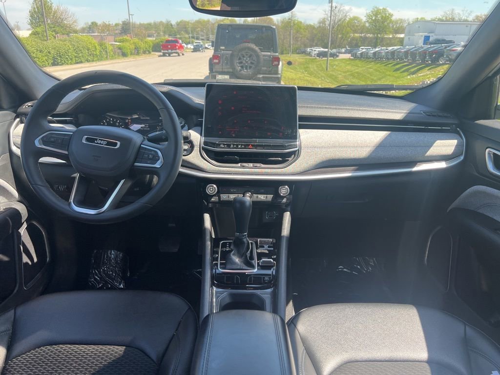 Used 2024 Jeep Compass Latitude image 5