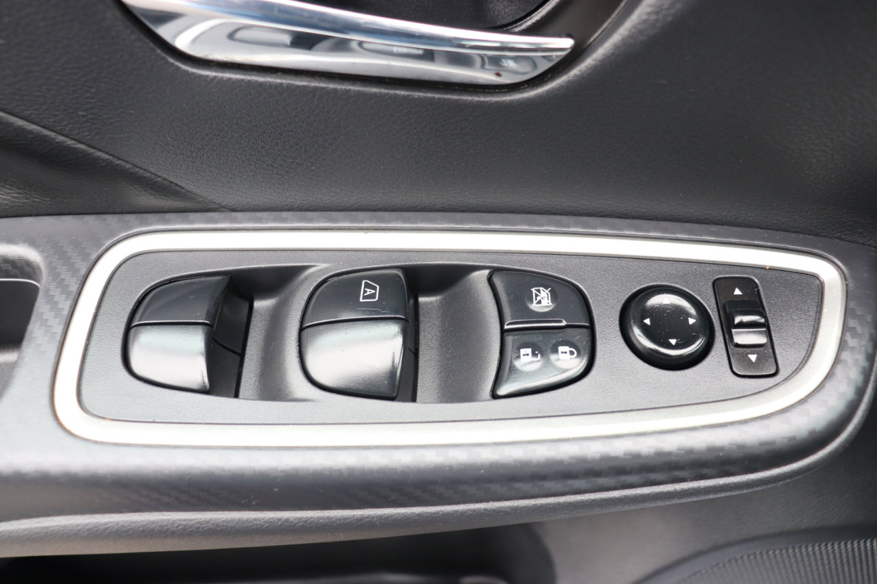 Used 2024 Nissan Versa SR image 41