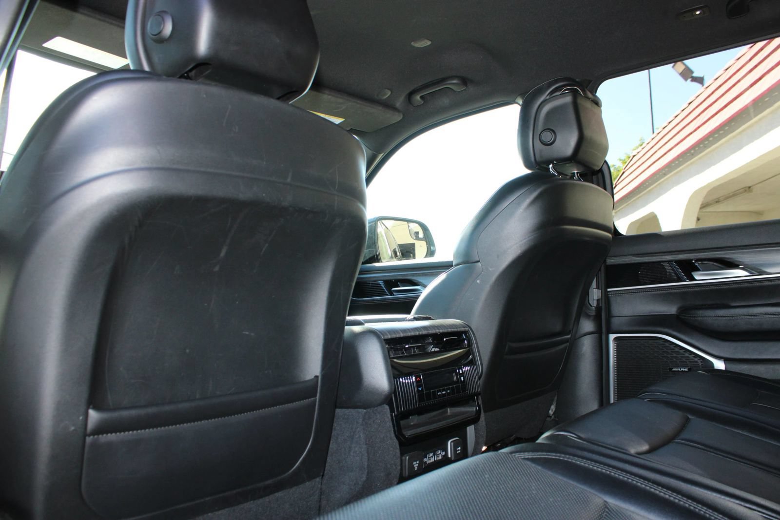 Used 2024 Jeep Wagoneer L Series II RWD image 14