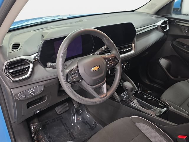 Used 2025 Chevrolet TrailBlazer LT AWD/4WD image 16