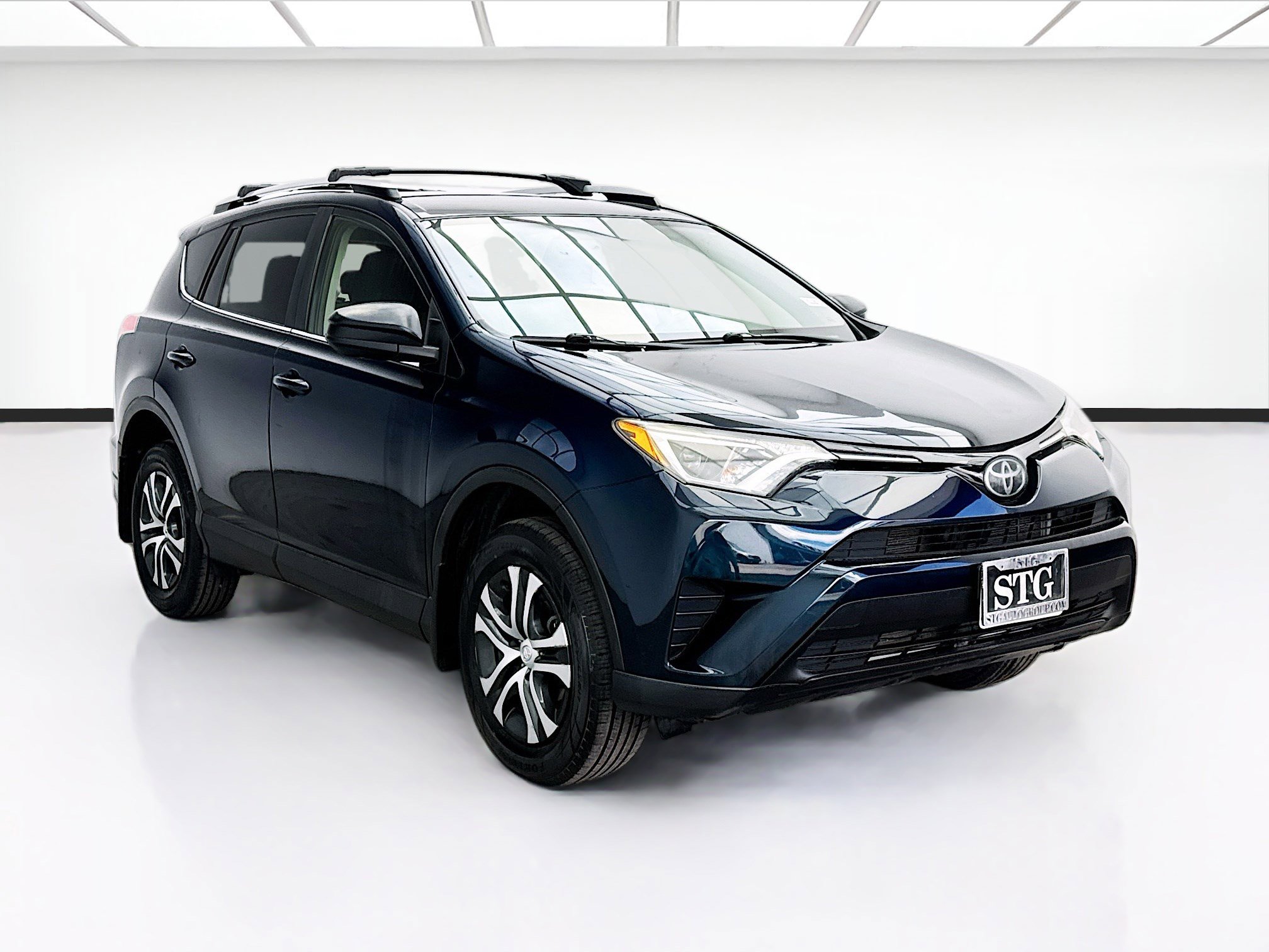Used 2018 Toyota RAV4 LE w/ All Weather Liner Package FWD image 3