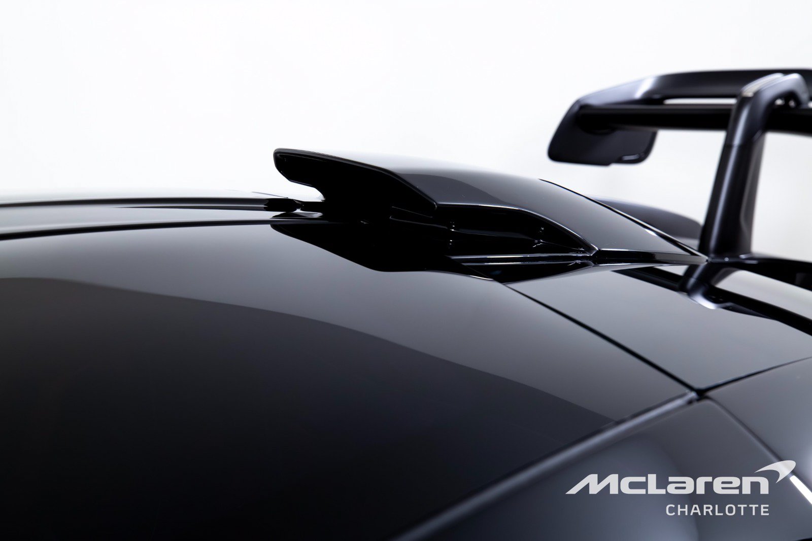 Used 2019 McLaren Senna RWD image 40