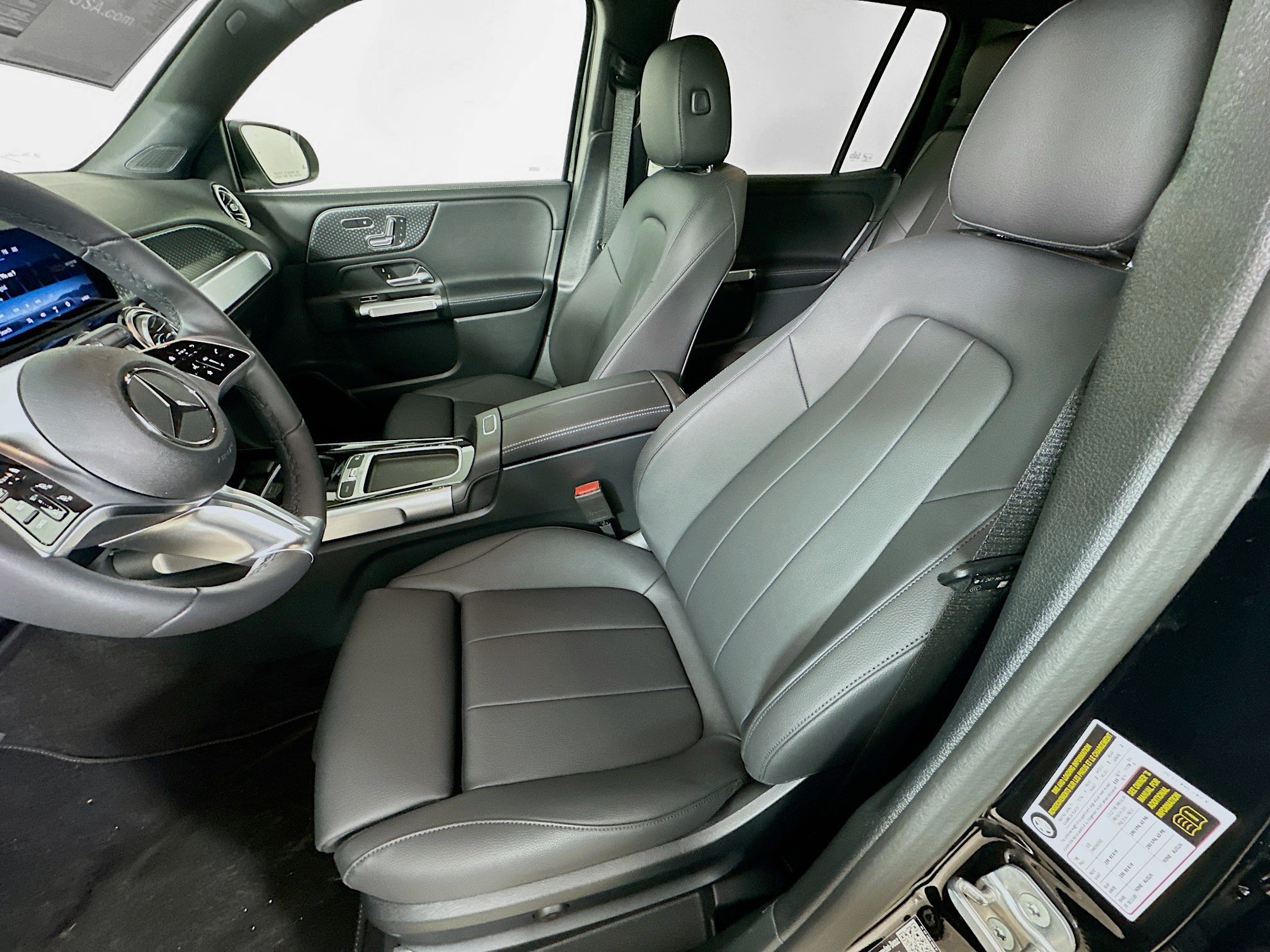 Used 2026 Mercedes-Benz GLB 250 4MATIC image 27