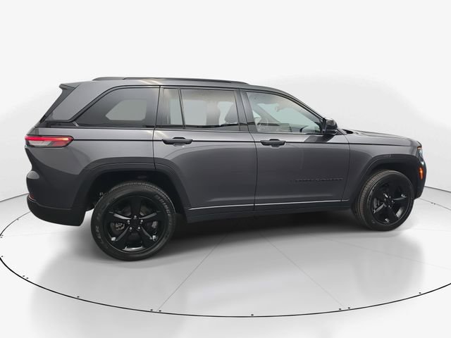 Used 2023 Jeep Grand Cherokee Altitude AWD/4WD image 12