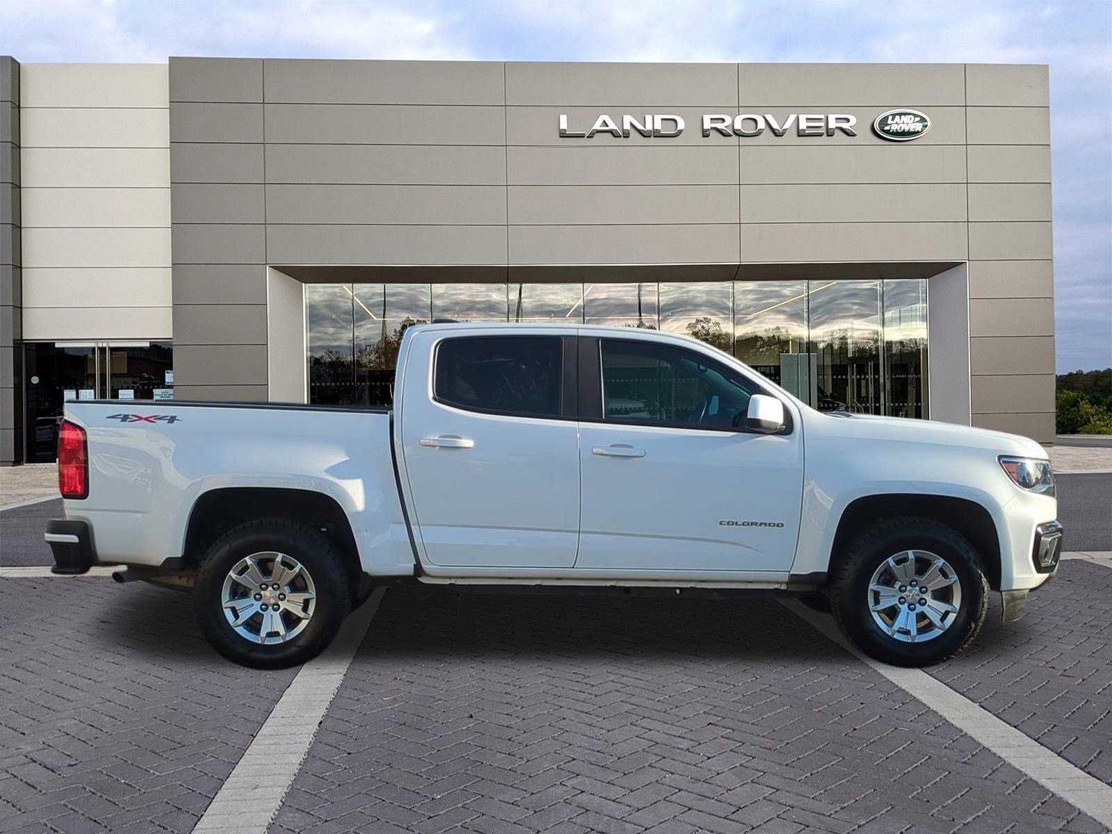 Used 2022 Chevrolet Colorado LT w/ LT Convenience Package image 4