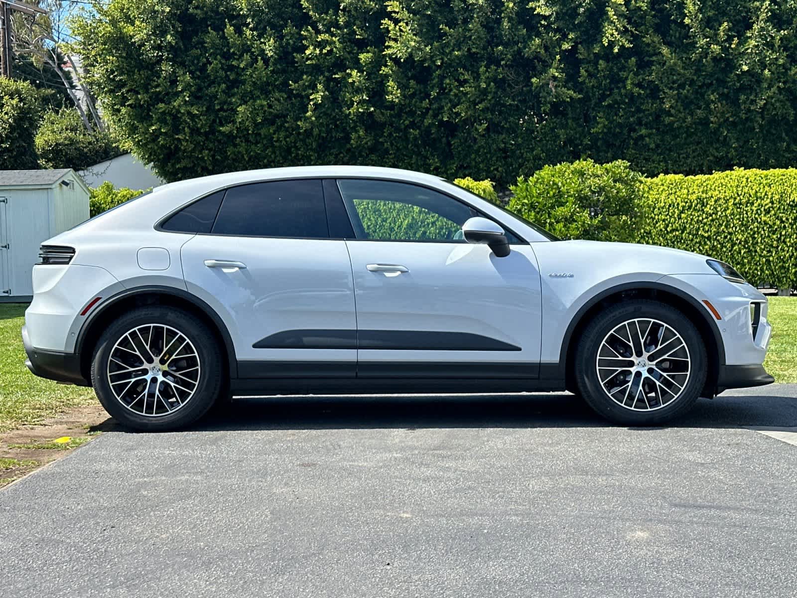 New 2026 Porsche Macan Electric RWD image 9