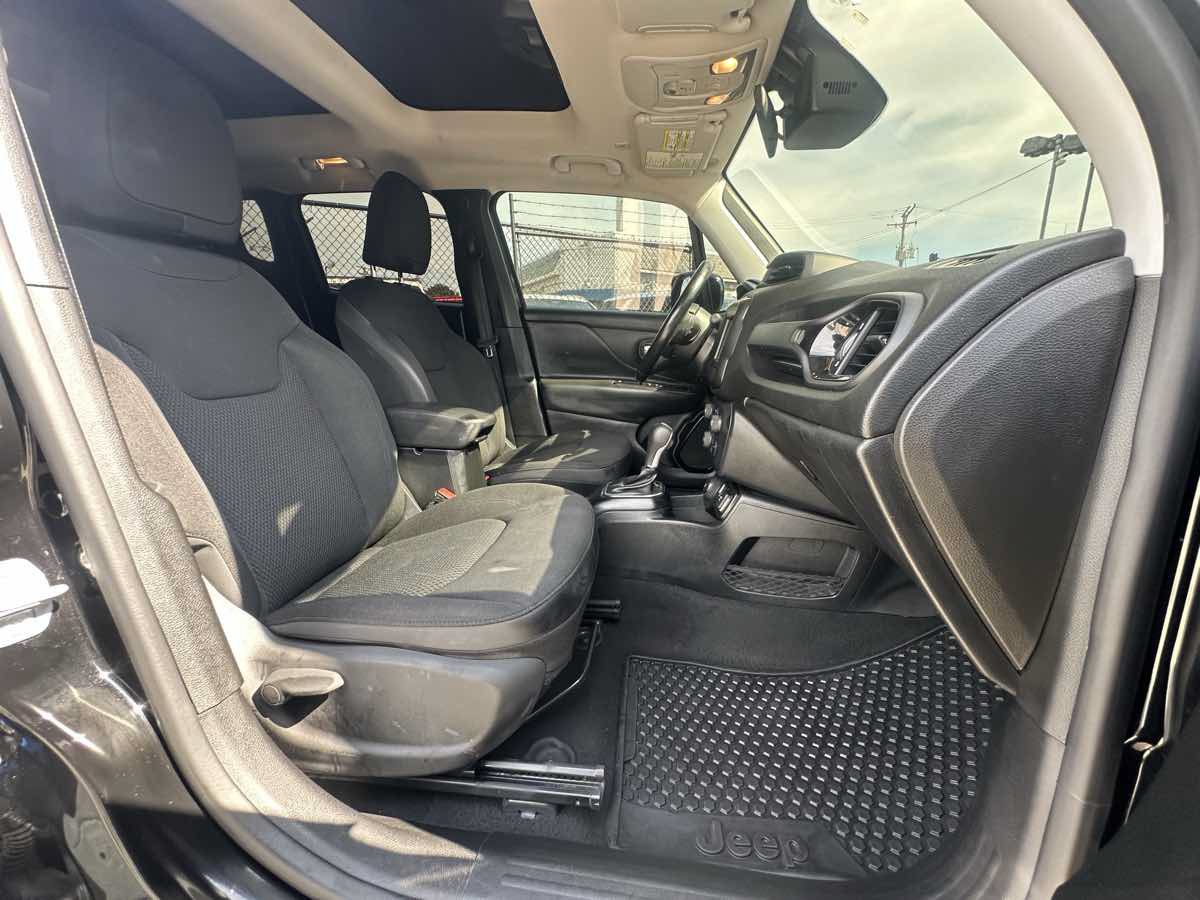 Used 2019 Jeep Renegade Altitude w/ Quick Order Package 2XM AWD/4WD image 26