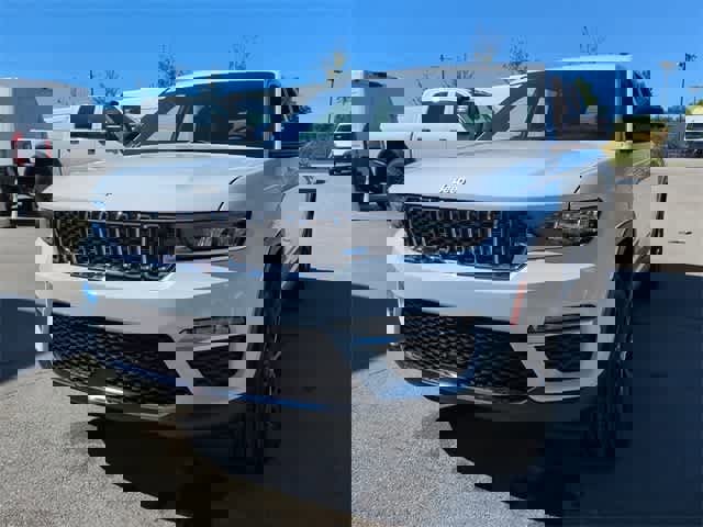 New 2025 Jeep Grand Cherokee Limited image 11