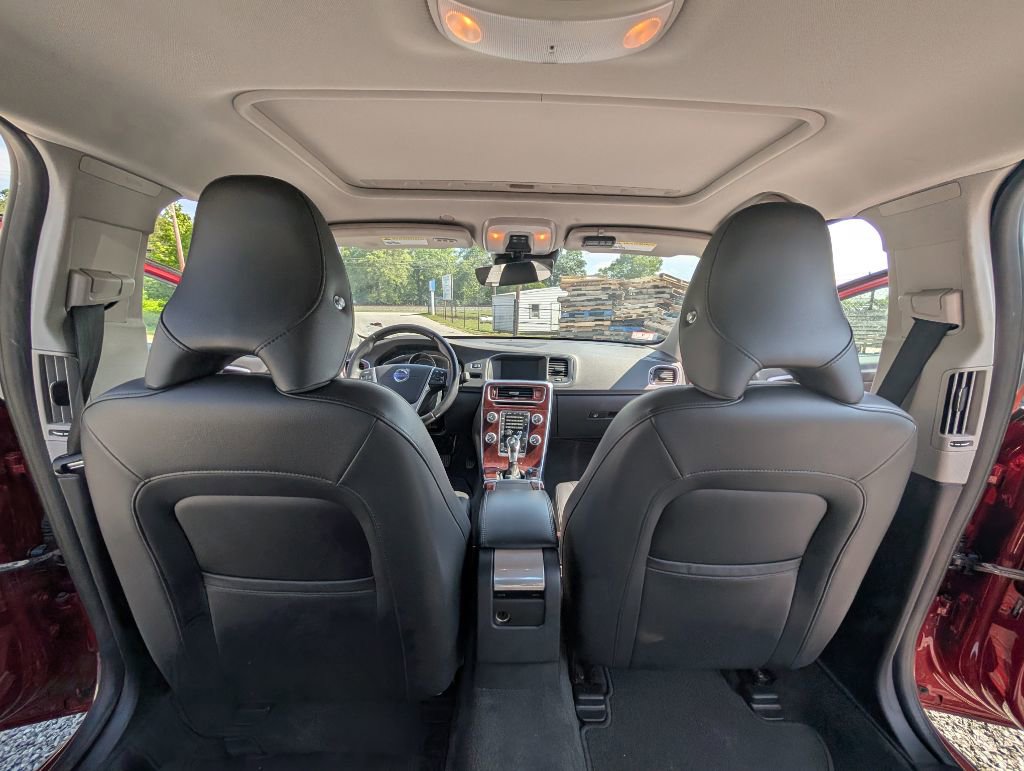 Used 2017 Volvo S60 T5 Inscription image 16