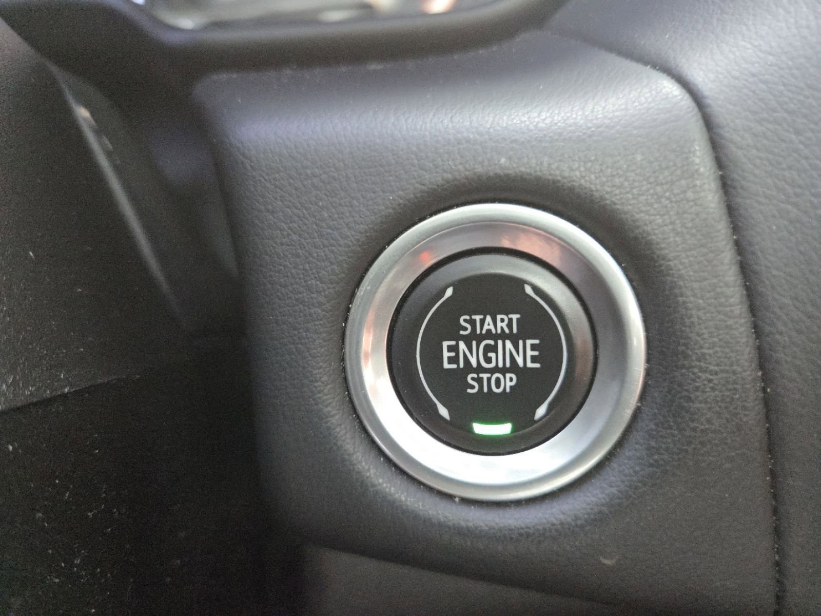 Used 2021 GMC Yukon AT4 w/ Technology Package image 10