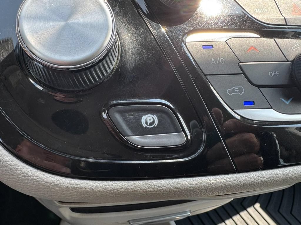 Used 2021 Chrysler Pacifica Touring-L FWD image 22