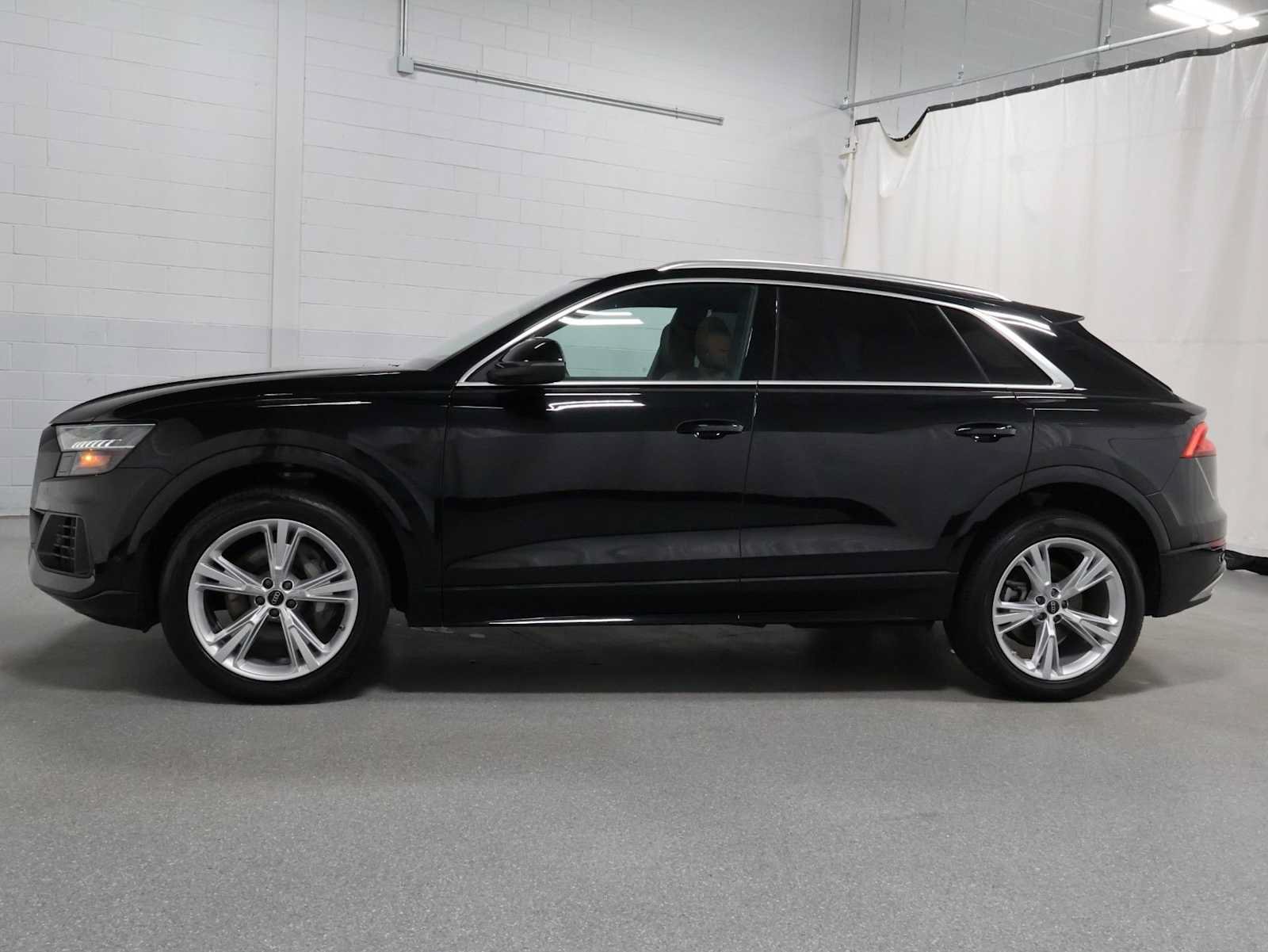Used 2023 Audi Q8 Prestige w/ Prestige Package AWD/4WD image 2