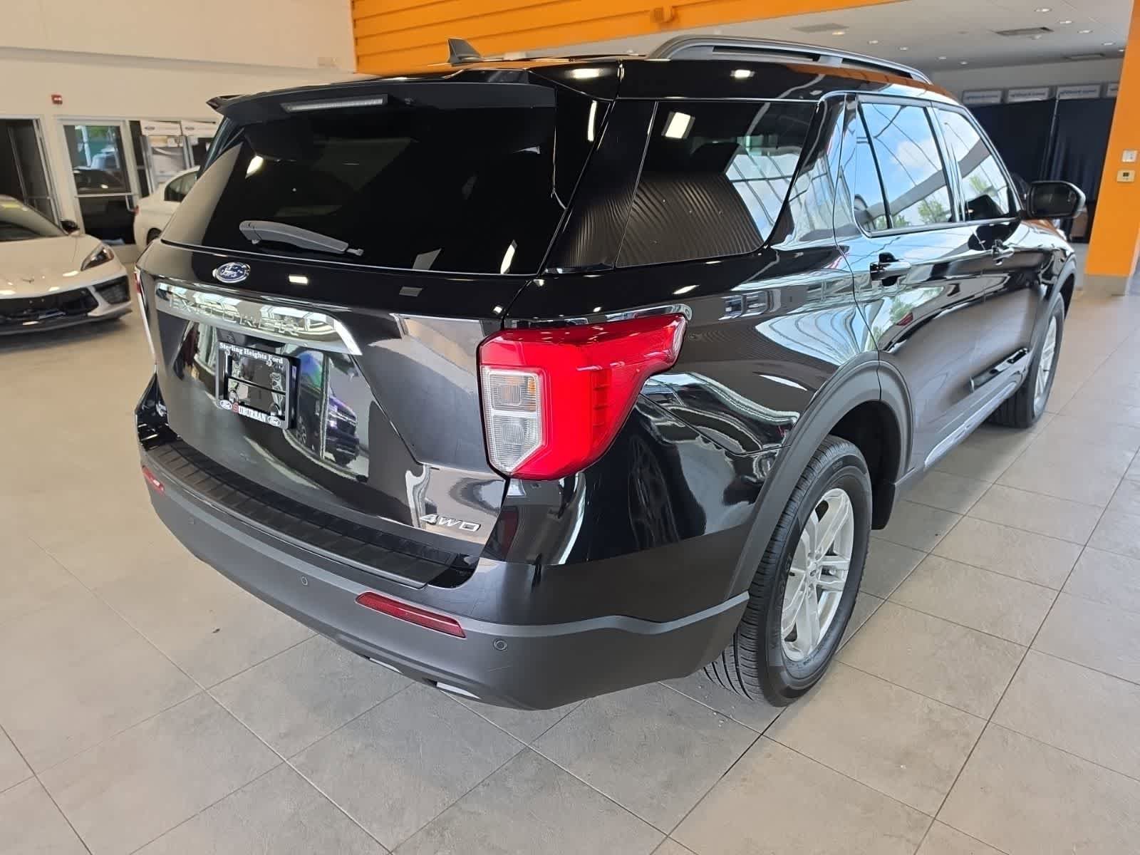 Used 2024 Ford Explorer XLT AWD/4WD image 8