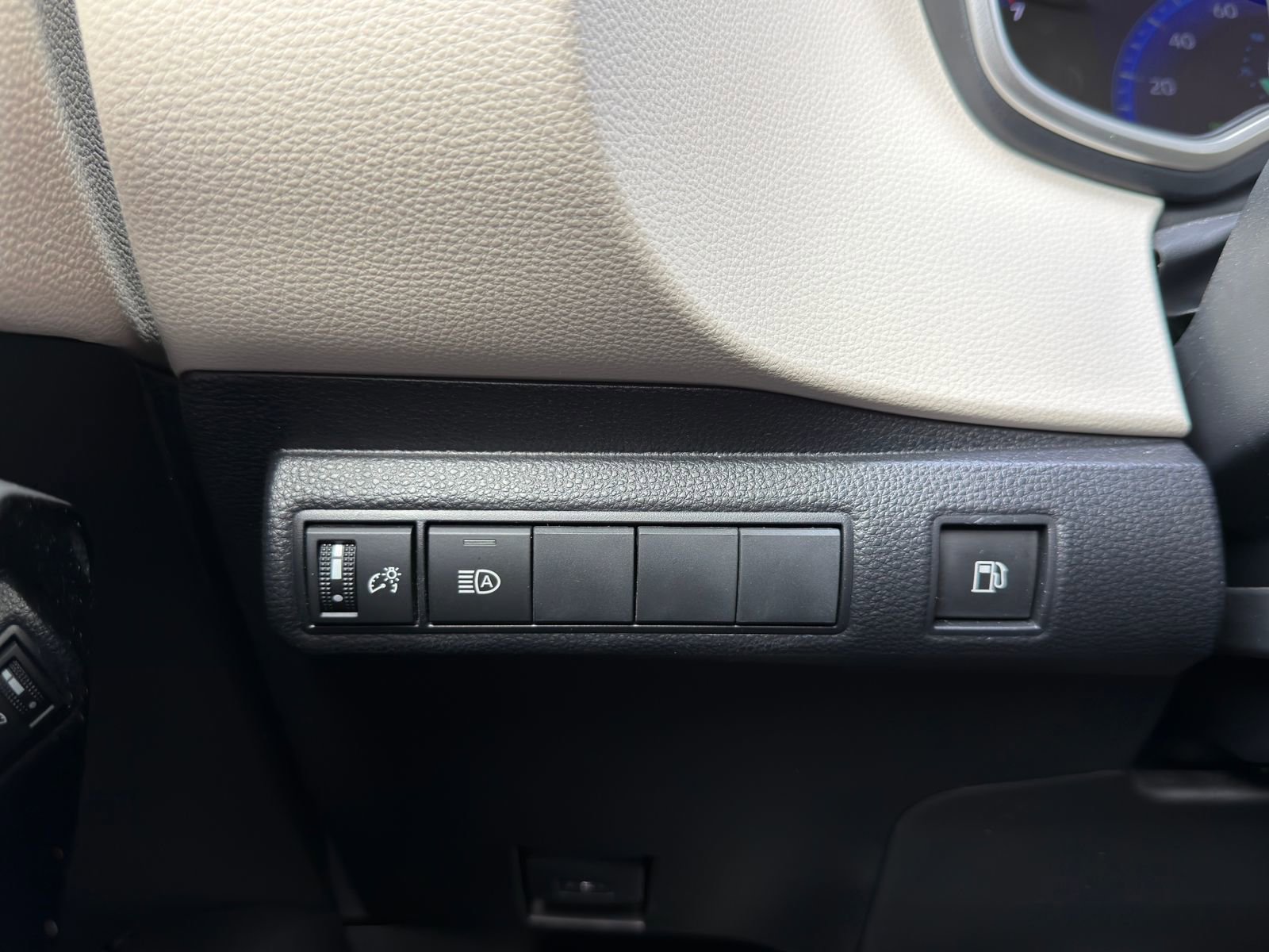 Used 2022 Toyota Corolla LE w/ Premium Interior Package image 21