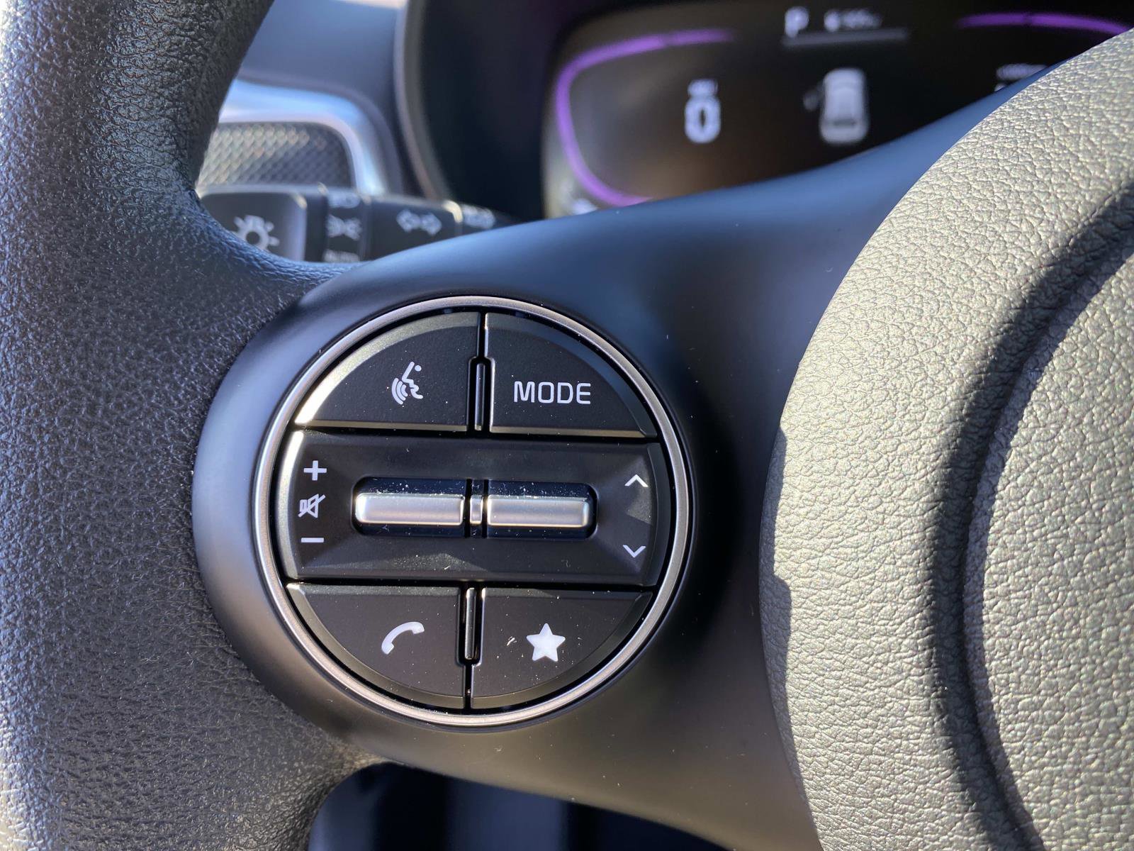 Used 2025 Kia Soul LX image 18