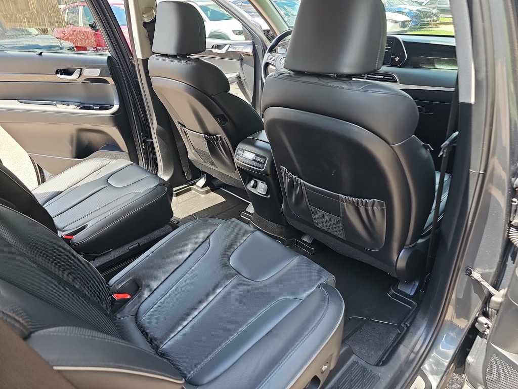 Used 2022 Hyundai Palisade Limited FWD image 11