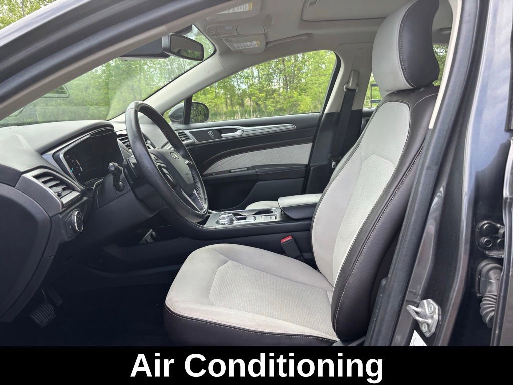 Used 2019 Ford Fusion SE w/ Equipment Group 151A FWD image 12