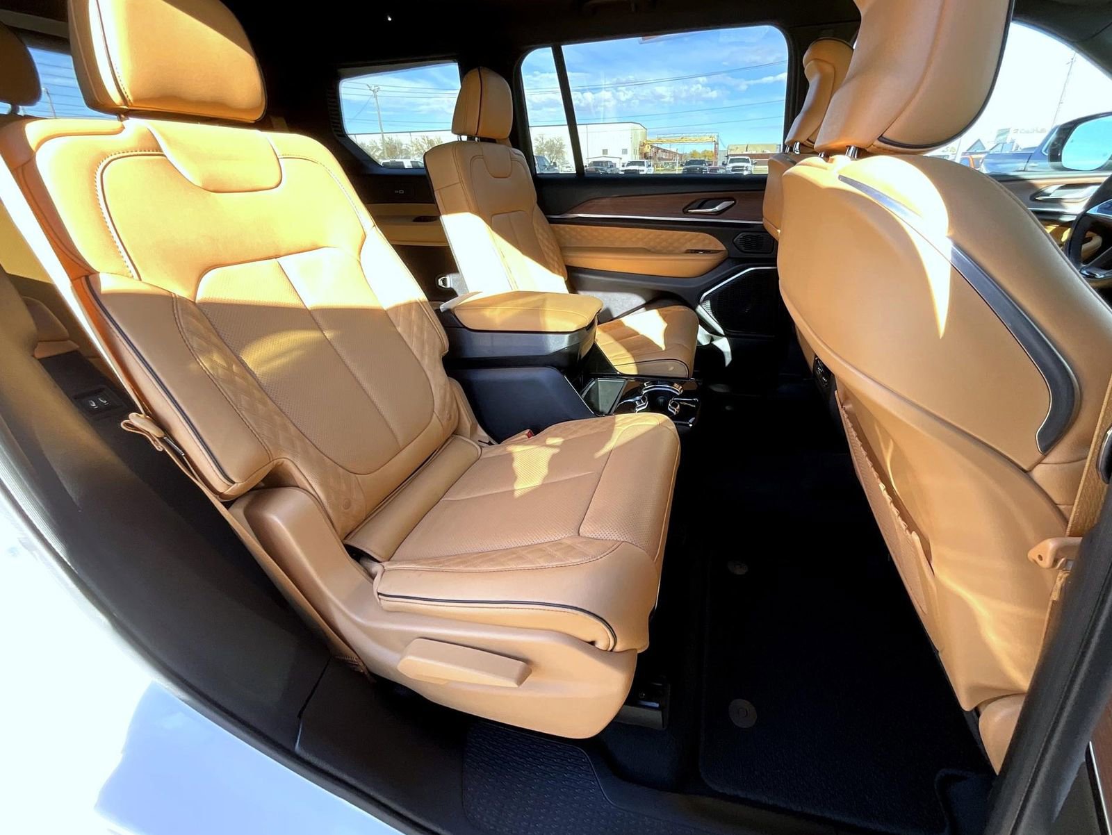 Certified 2025 Jeep Grand Cherokee L Summit w/ Obsidian Package image 18