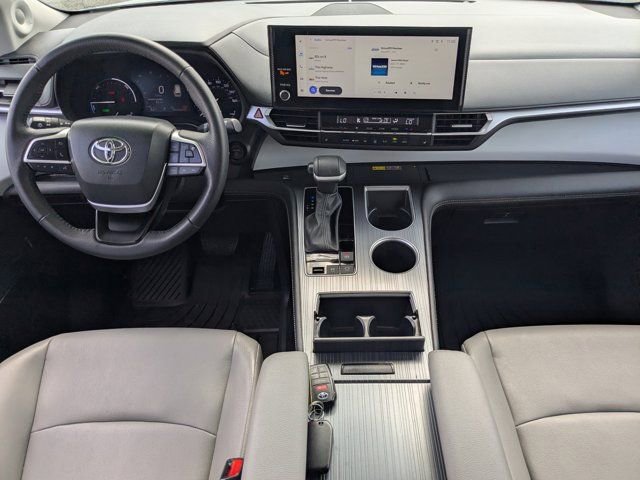 Used 2025 Toyota Sienna XLE w/ XLE Plus Package FWD image 15