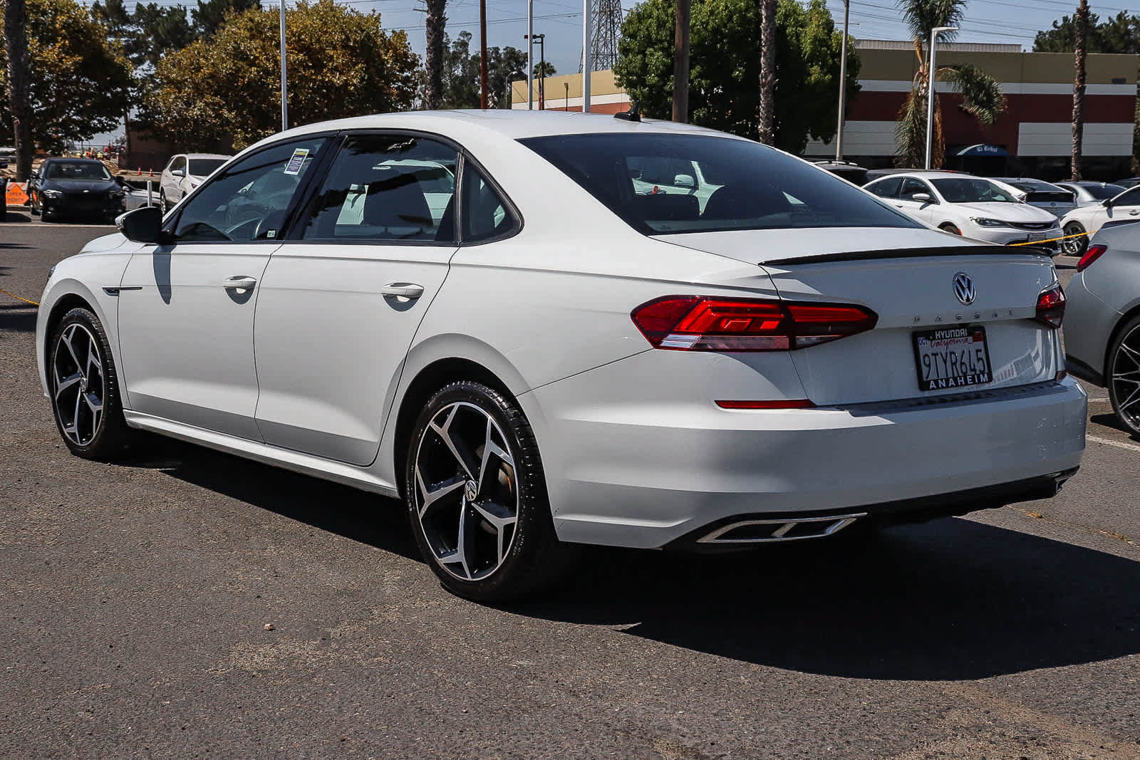 Used 2021 Volkswagen Passat 2.0T R-Line FWD image 9