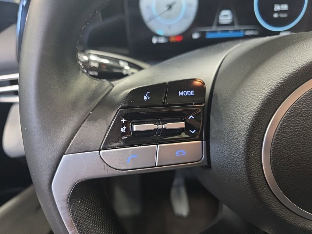 Used 2022 Hyundai Elantra Limited image 13